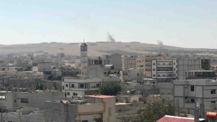 Türkiye’ye bağlı güçler, Rojava’nın kentlerine bağlı köyleri bombalıyor.