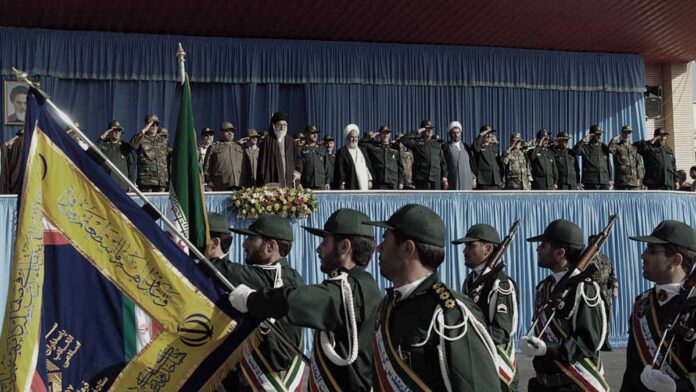 İran, eylemlerin sürdüğü Kürdistan eyaletine takviye birlik yığıyor