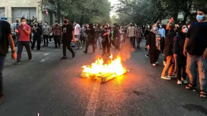 İran'da göstericilere idam kıskacı