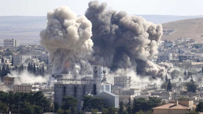 Türkiye'ye ait savaş uçakları Kobanê'yi bombaladı