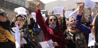 Li Afganistanê jinan qedexeya zanîngehê protesto kiriye: “Perwerdehî, mafê me ye”