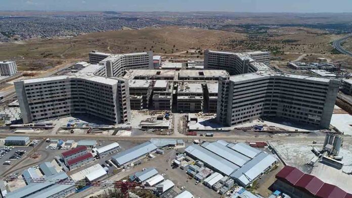 Antep Şehir Hastanesi inşaatında işçiler direnişe geçti