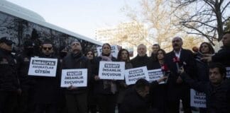 Parlamenterên HDPê li ber Wezareta Edaletê dest bi çalakiya rûniştinê kirine