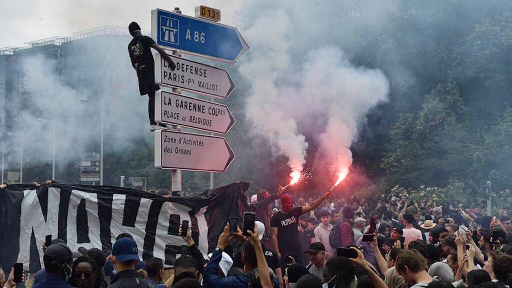 Paris'te İsyan