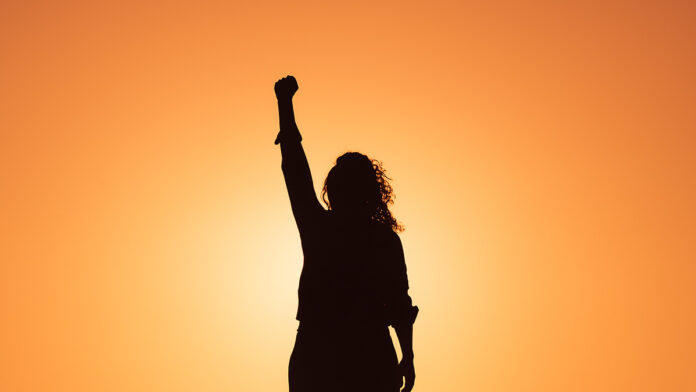 Mırıldanma, Haykır!