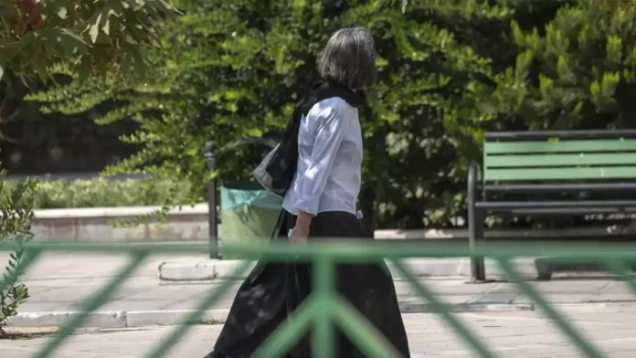 İran Sokaklarında Başörtüsüz Kadınlar: AFP Sahadan Bildirdi