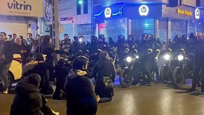 İran’daki eylemler ikinci haftasında: En az 25 ölü