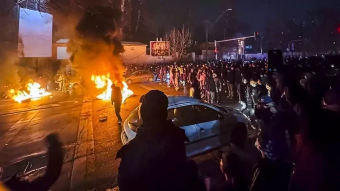 İran’da eylemler sürüyor: Protesto bilançosu ağırlaşıyor