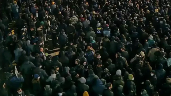 Tahran ve birçok kentte protestolar büyüyor