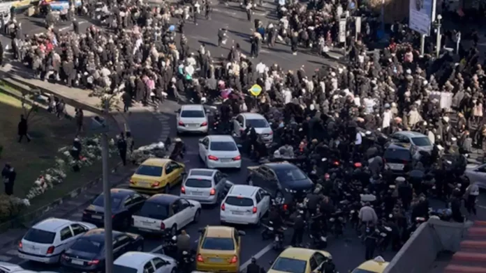 İran’da Protestolar ve Örgütsüzlük Tartışması