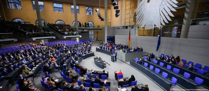 Almanya'da her beş kişiden biri otoriterliği destekliyor 