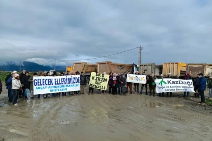 Çevre örgütlerinden Edremit Tarıma Dayalı İhtisas OSB şantiyesi önünde açıklama: Sulak alan rant alanı değildir 