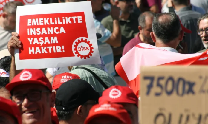 “En az 17 bin 514 TL olmalı” | DİSK’ten emekliler için bayram ikramiyesi çağrısı