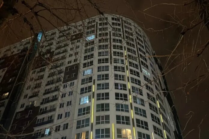 Esenyurt'ta sitede cinayet: İki kişi silahla vurulmuş halde bulundu 