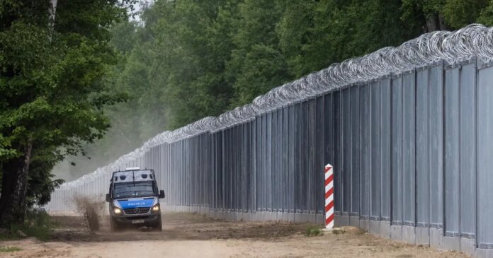 Kaçak göçmenler sınırın altından tünel kazarak geçmiş