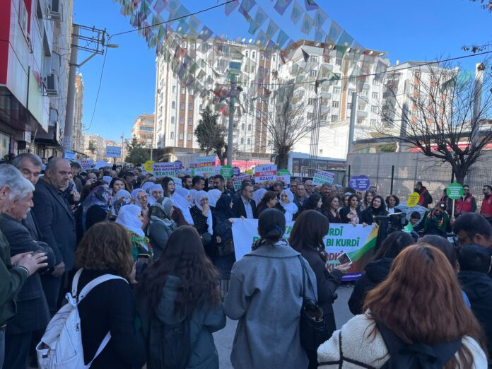 Li Amedê Ji Bo Zimanê Kurdî Banga Statu û Perwerdehiyê: Zimanê Me Rûmeta Me Ye