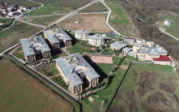 Li Girtîgeha Hendekê şewat derket: 11 girtî rakirin nexweşxaneyê