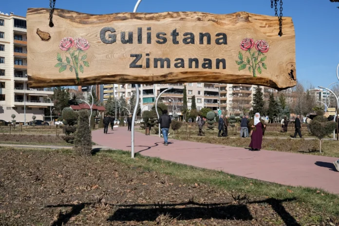 Parkta 10 dil için sokaklar oluşturuldu | Gül Bahçesi artık “Gulistana Zimanan”