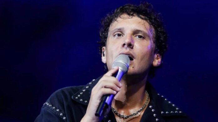 Şarkıcı Edis gözaltına alındı