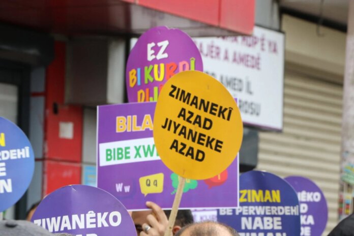 Saziyên kurdî ji bo 21ê Sibatê bang kirin:  Werin em bi hev re statuya zimanê xwe bixwazin