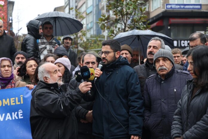 Saziyên kurdî li Stenbolê meşiyan: Statu ji bo zimanê dayikê, demokrasî ji bo civakê