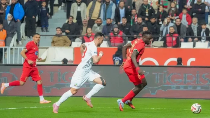 Üç puan uzatmalarda geldi | Amedspor Vanspor'u 1-0 yendi, zirve yarışına tutundu