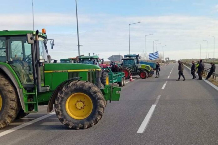 Yunanistan'da üretici köylü direnişi: Barikatlar kaldırıldı, mücadele sürüyor - Evrensel