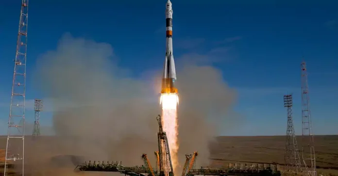 Kazakistan ve Çin ortak uydularını yörüngeye fırlattı