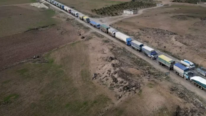Diyarbakır’dan Kobani’ye 25 tır yardım ulaştı