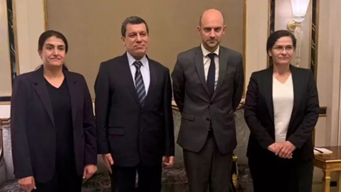 Mazlum Abdi başkanlığındaki Rojava heyeti Fransa Dışişleri Bakanı Barrot ile görüştü