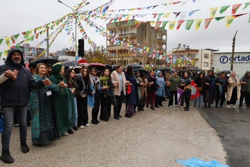 4 kentte Newroz kutlamaları... Pervin Buldan: 'Demokratik entegrasyon yasaları sürecine giriyoruz' - Resim : 3
