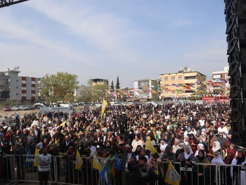 4 kentte Newroz kutlamaları... Pervin Buldan: 'Demokratik entegrasyon yasaları sürecine giriyoruz' - Resim : 4