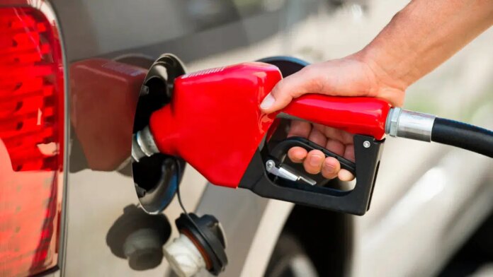 Benzin ve motorine çifte zam