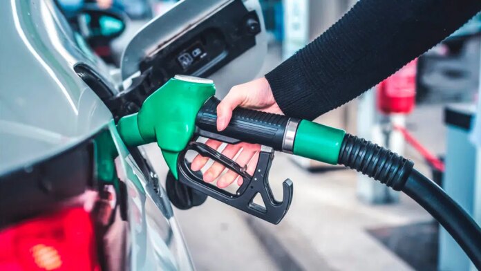 Akaryakıtta tabela değişti | Motorine 5 lira 18 kuruş zam