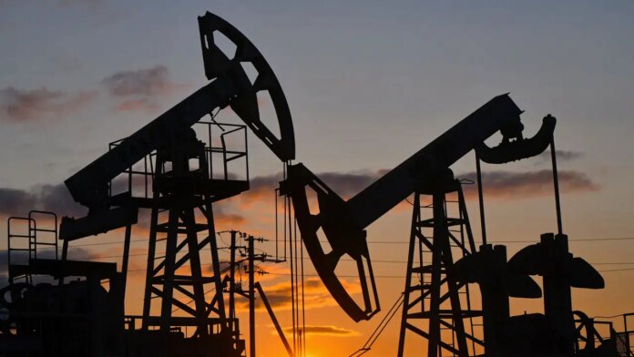 Fitch Ratings uyardı: Petrol fiyatları 120 doları geçebilir