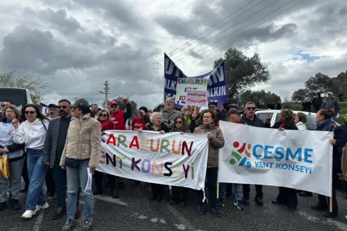 İzmir–Çeşme Otoyolu için özelleştirme protestosu: Halk otobana çıktı