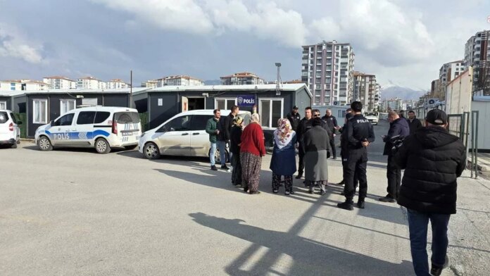 Konteyner kentte “taşının” dayatması: Elektrik kesintisi sonrası depremzedelerden tepki