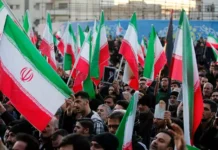 Piştî mirina Xameneyî bi sedan kes daketin kolanan Piştî mirina Xameneyî bi sedan kes daketin kolanan