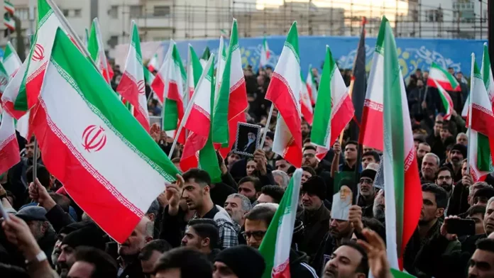 Piştî mirina Xameneyî bi sedan kes daketin kolanan