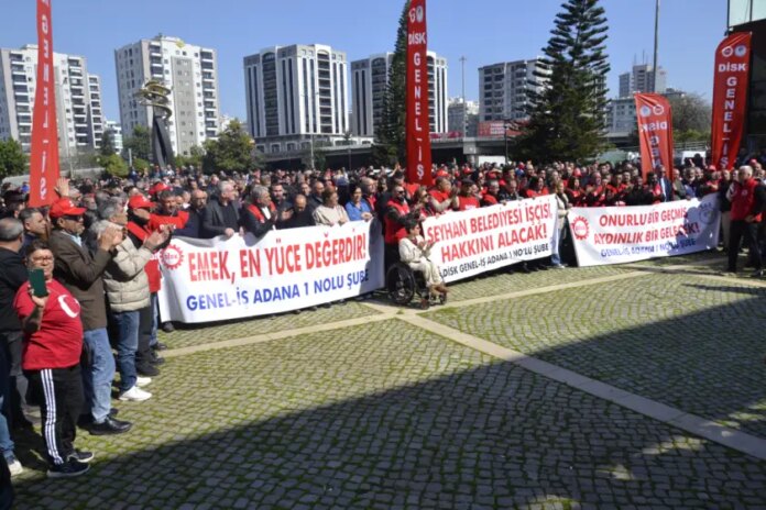 Seyhan ve Çukurova belediyesinde işçiler ‘Alacağın taksiti olmaz’ diyerek isyan etti