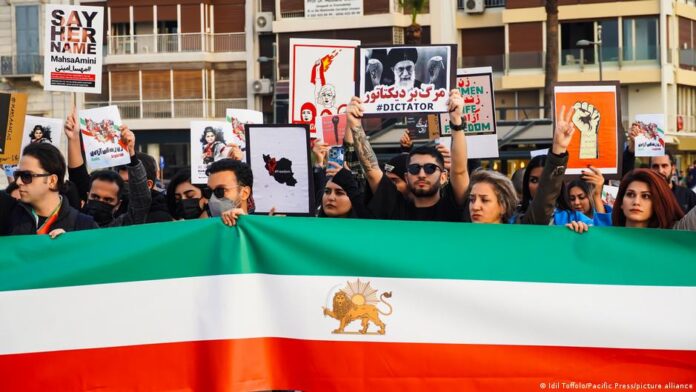 Türkiye'deki İranlılar: Üzüntü, öfke, kaygı ve çaresizlik