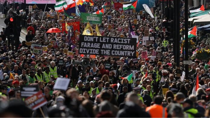 Londra’da yüz binler aşırı sağa karşı yürüdü