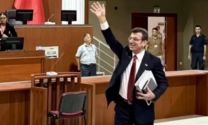 İBB Davası Başladı: Mahkeme Heyeti Salonu Terk Etti