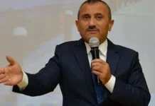 Dersimliler Eski Vali Tuncay Sonel’in Basın Toplantısı yapmasını Engelledi Dersimliler Eski Vali Tuncay Sonel'in Basın Toplantısı yapmasını Engelledi