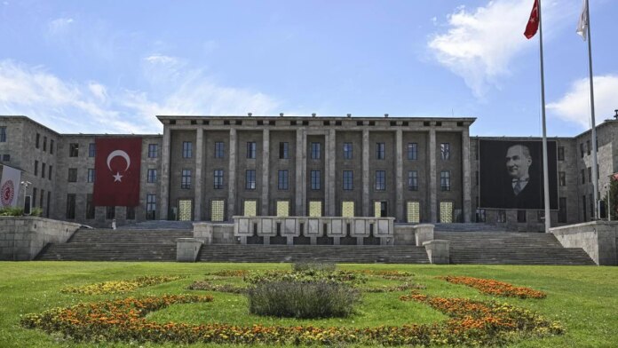 Doğum izni ve sosyal medya düzenlemeleri TBMM'de