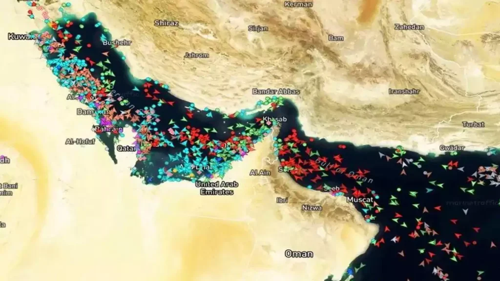 Hürmüz Boğazı açıldı, gemi trafiği yoğunlaştı.