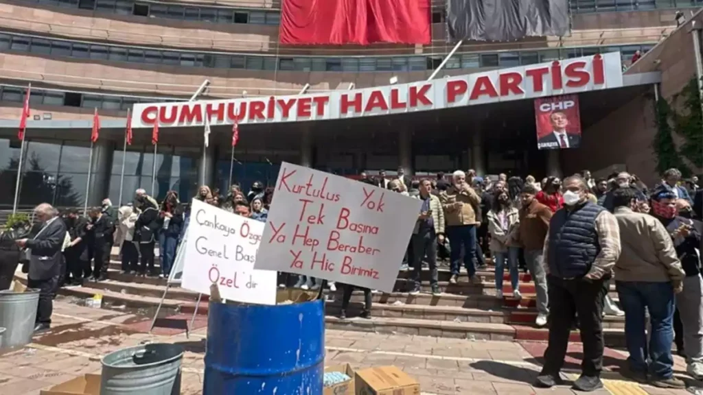 CHP’ye operasyon