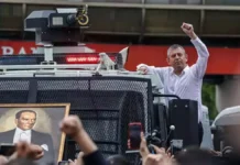 CHP genel merkezine polis müdahalesi, Özel Meclis’e yürüdü CHP genel merkezine polis müdahalesi, Özel Meclis'e yürüdü
