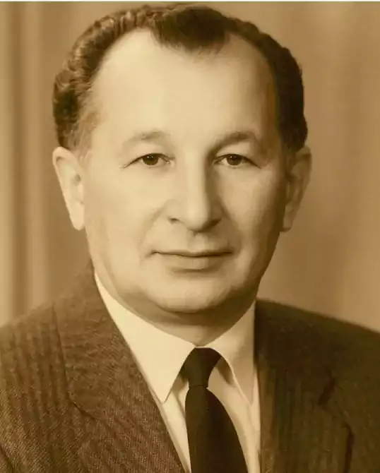 Sosyalist Bir Şair: Qedrî Can